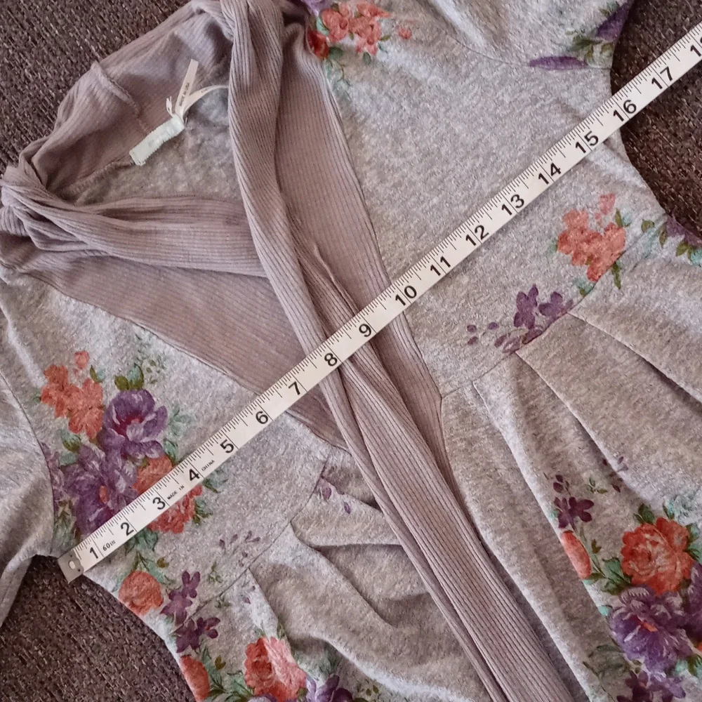 🌸Anthropologie🌸 - Gray Floral Open Front S/S Cardigan Sweater